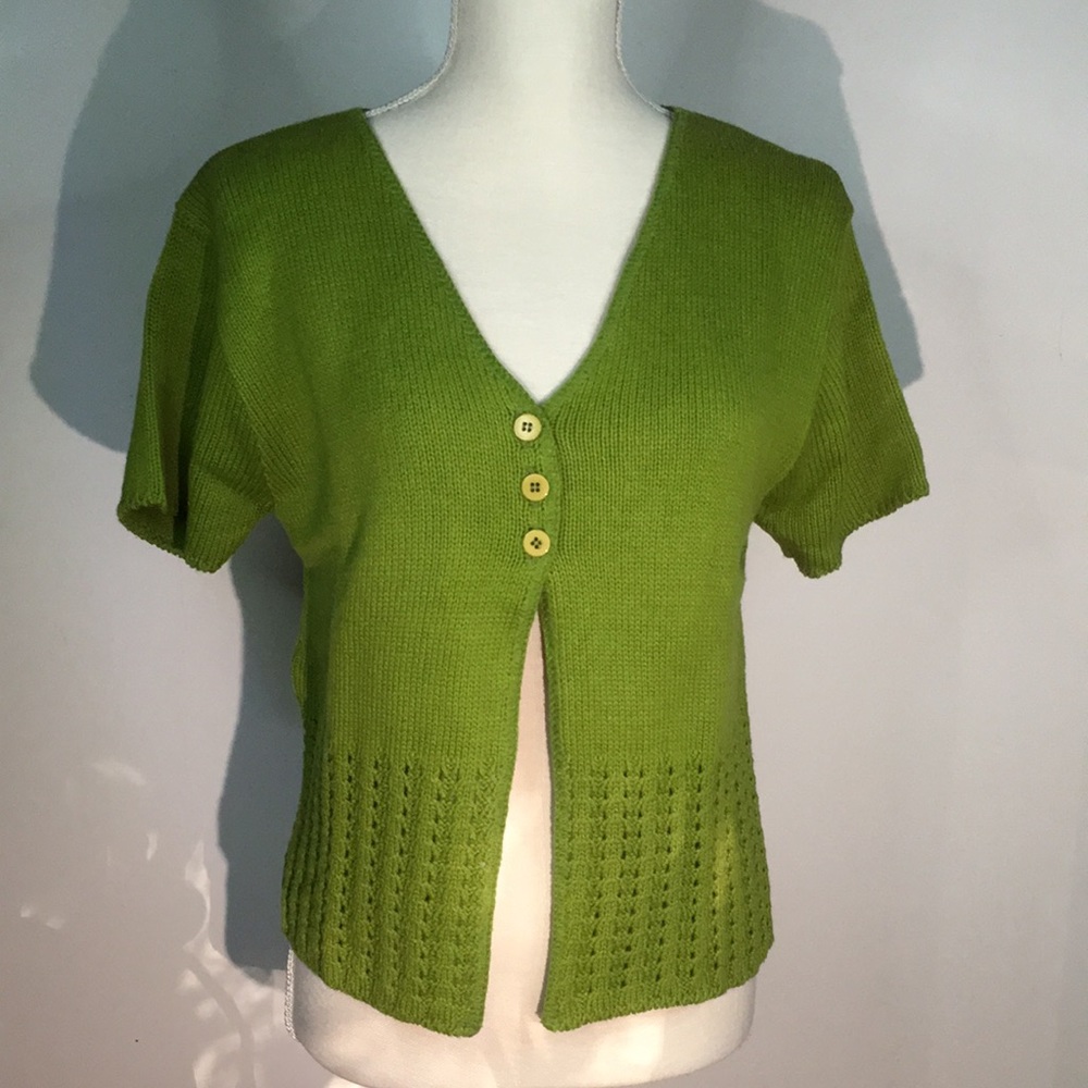 Short sleeve knit sweater.